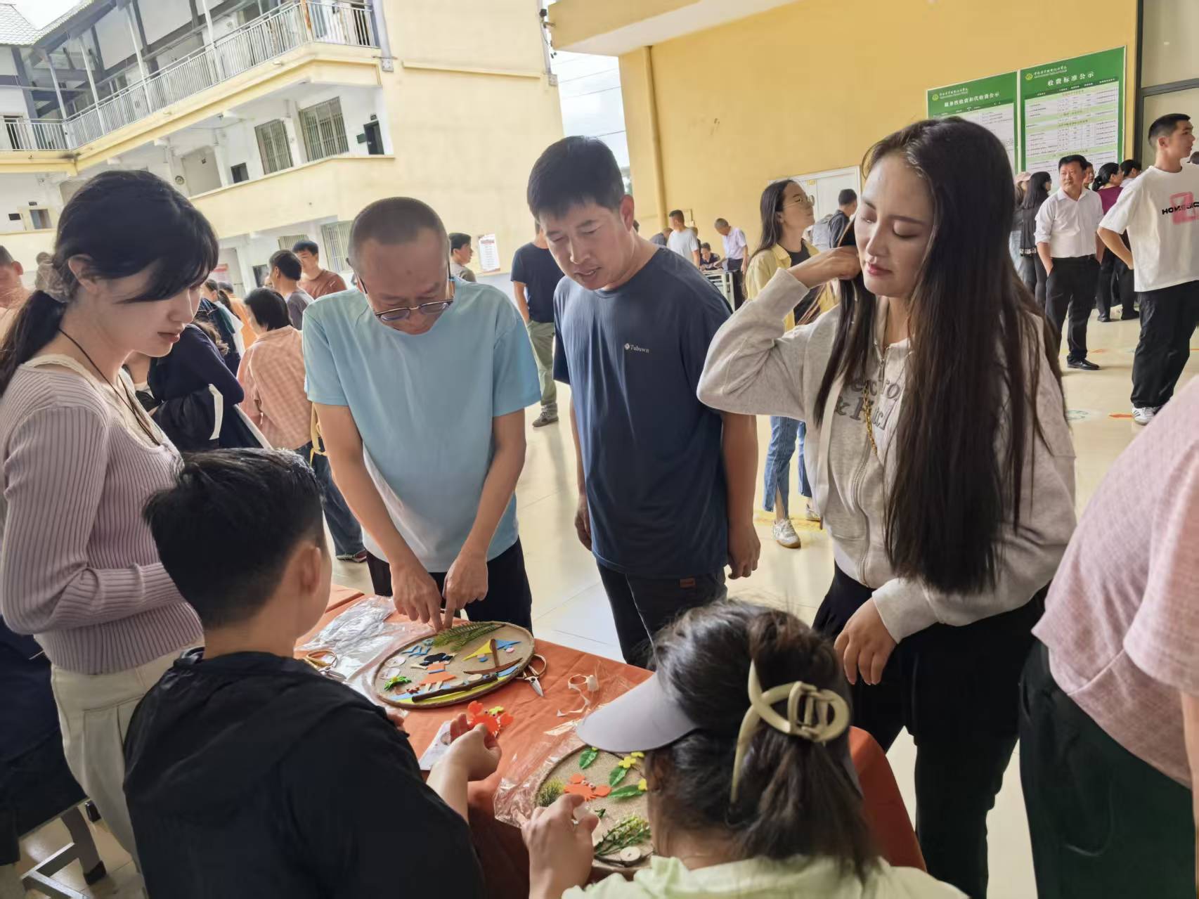 我院教职工积极参加学校“丰收节”活动